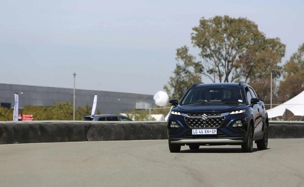 Quelles sont les meilleures pratiques pour entretenir le système de direction d'une BMW Série 1 ?